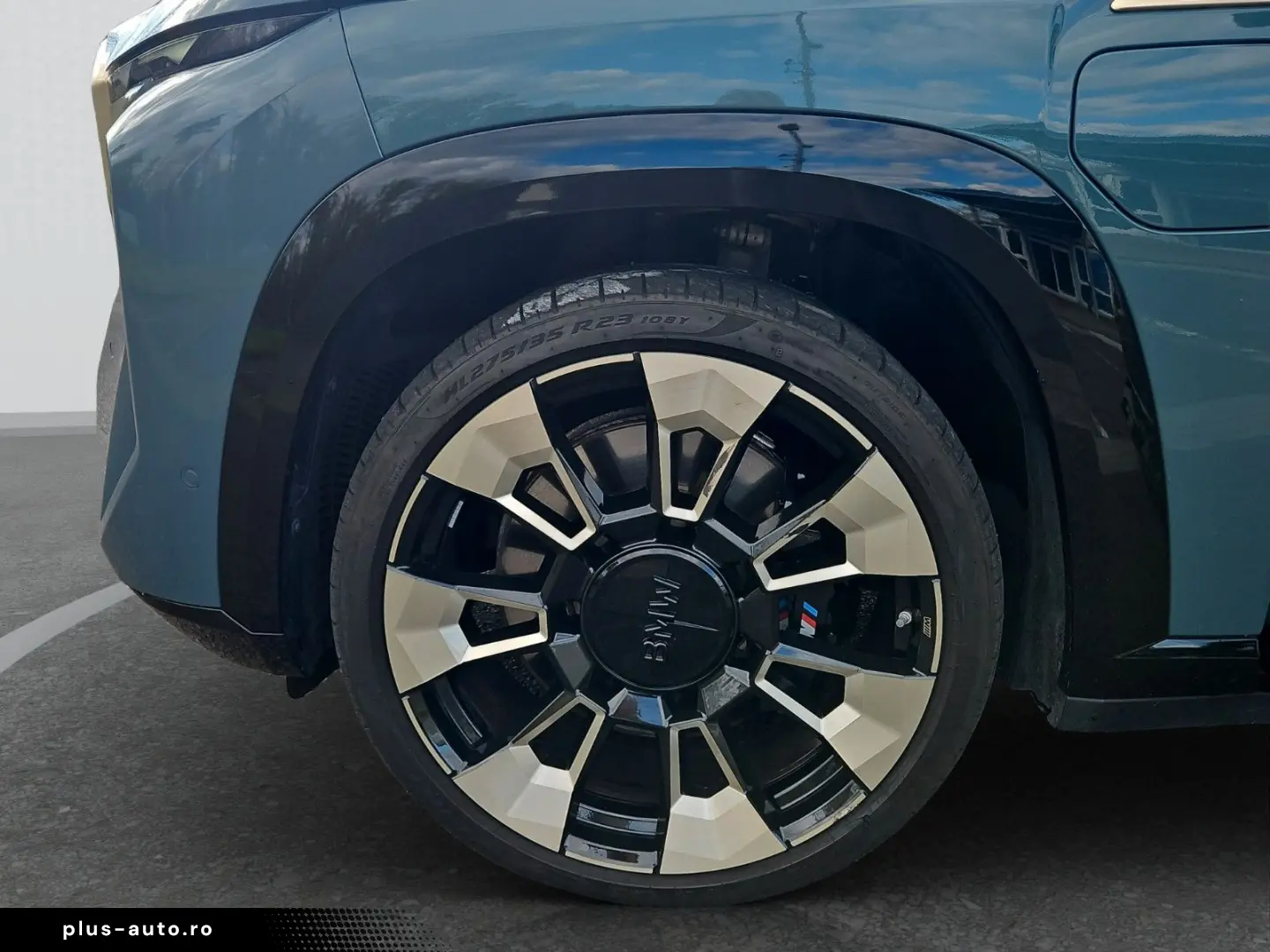 BMW XM  Bowers & Wilkins Soft-Close Laser 360  23