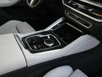 BMW X6 xDrive30d M SPORT PRO-LUFTF.-PANO-HUD-H K-22M