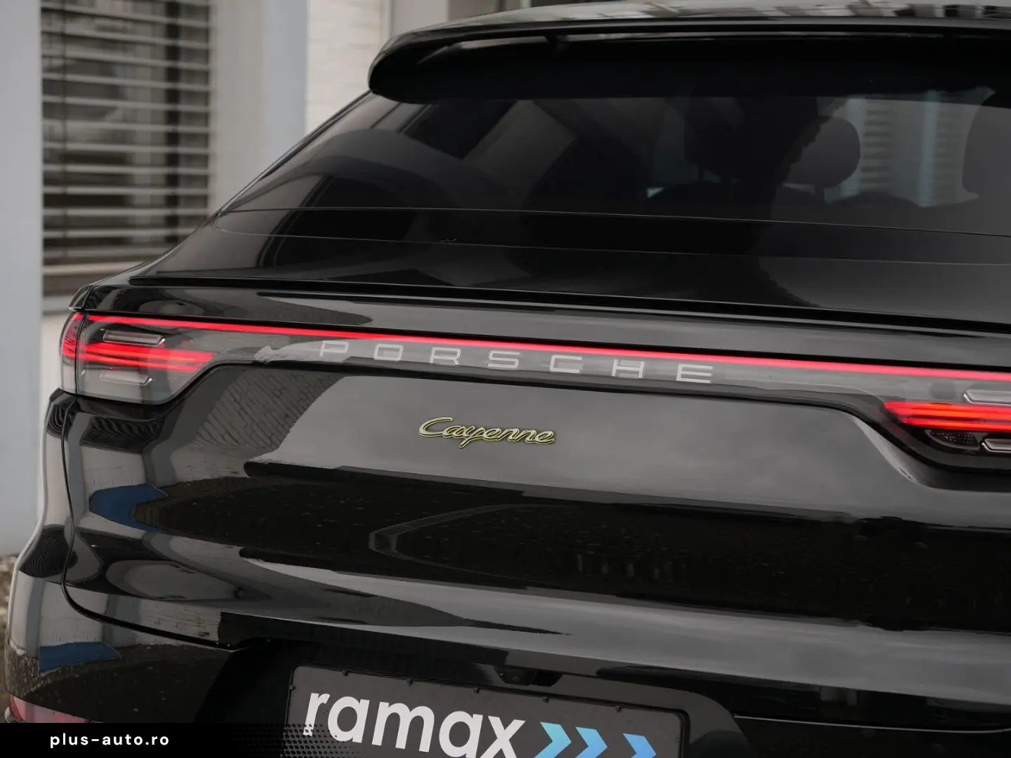 PORSCHE E-Hybrid Coupé PLATINUM-SPORTDESIGN-ACC-AHK-VOLL