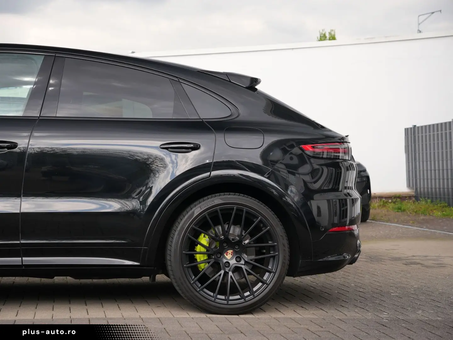 PORSCHE E-Hybrid Coupé PLATINUM-SPORTDESIGN-ACC-AHK-VOLL