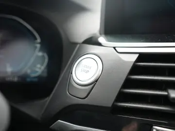 BMW X3 xDrive30e Aut. xLine LED AHK PANO NAV HEADUP