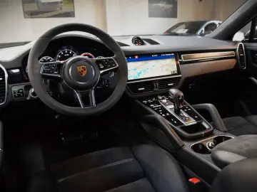 PORSCHE Cayenne Coupe GTS 4.0 V8 Sportdesign