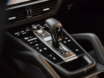 PORSCHE Cayenne Coupe GTS 4.0 V8 Sportdesign
