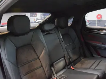 PORSCHE Cayenne Coupe GTS 4.0 V8 Sportdesign