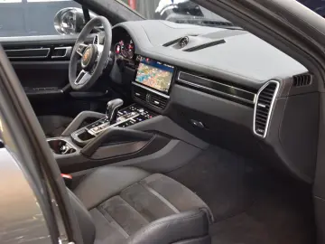PORSCHE Cayenne Coupe GTS 4.0 V8 Sportdesign