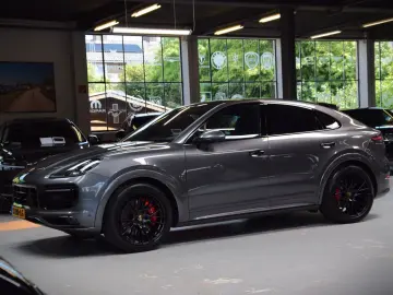 PORSCHE Cayenne Coupe GTS 4.0 V8 Sportdesign