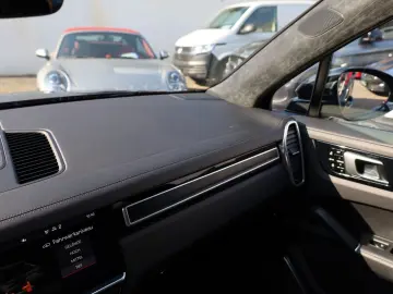 PORSCHE Cayenne GTS APPROVED HUD PANO Sp.-Design LUFT 36