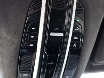 PORSCHE Cayenne GTS APPROVED HUD PANO Sp.-Design LUFT 36