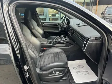 PORSCHE Cayenne GTS 4.0 Turbo V8 HUD PANO STDHZ ACC BOSE