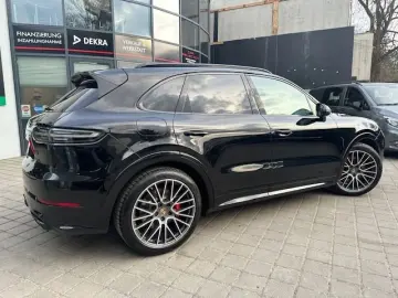 PORSCHE Cayenne GTS 4.0 Turbo V8 HUD PANO STDHZ ACC BOSE