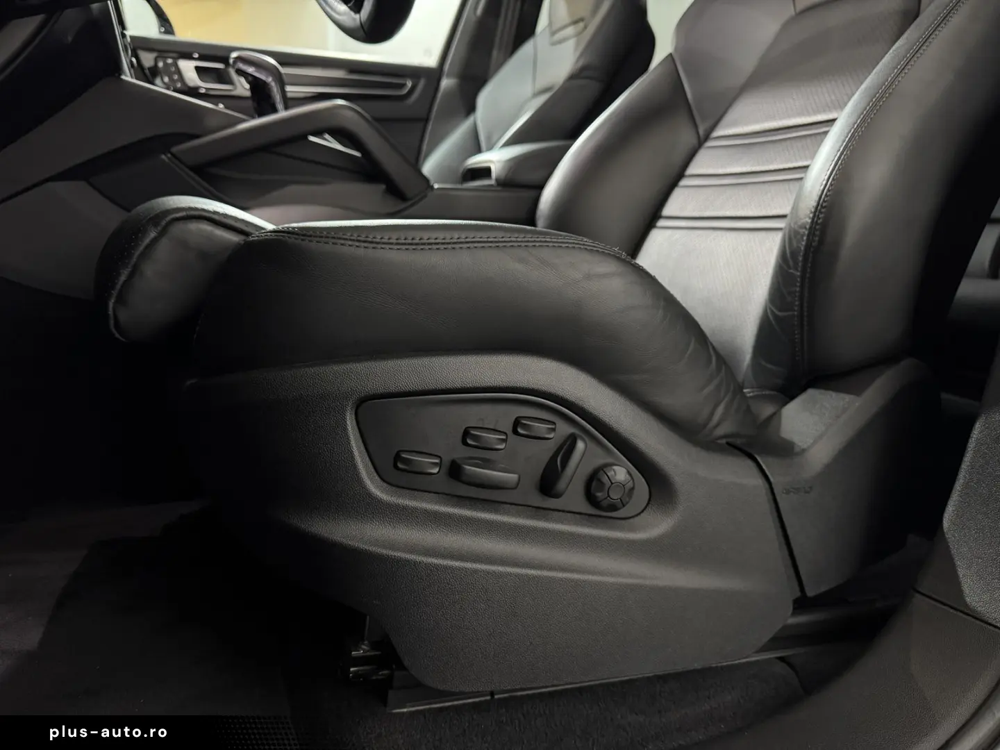 PORSCHE Cayenne GTS  Pano Kamera Matrix Sport-Design 1.H