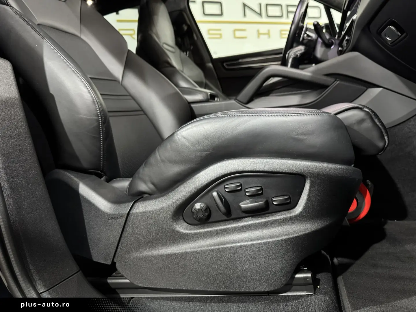 PORSCHE Cayenne GTS  Pano Kamera Matrix Sport-Design 1.H