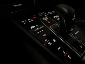 PORSCHE Cayenne GTS  Pano Kamera Matrix Sport-Design 1.H