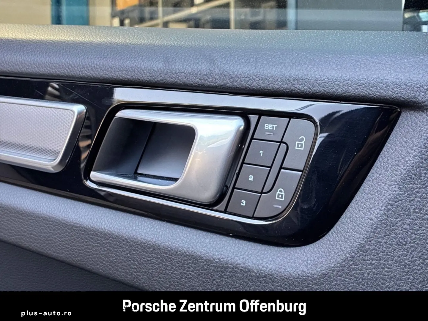 PORSCHE Cayenne Platinum Edition