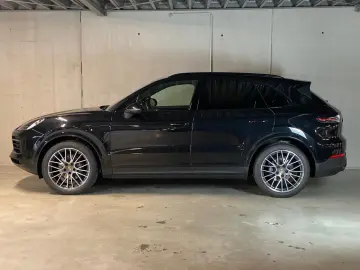 PORSCHE Cayenne Platinum Edition   Luftfederung   ACC