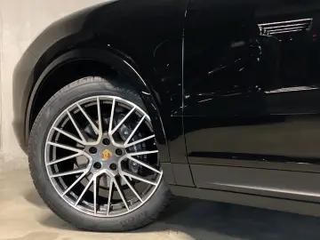 PORSCHE Cayenne Platinum Edition   Luftfederung   ACC