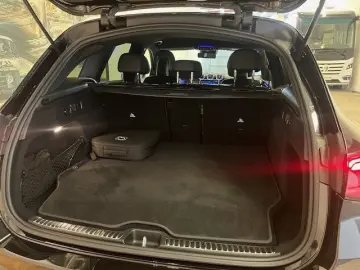 MERCEDES-BENZ GLC 300 e 4Matic AMG-Line AHK Leder