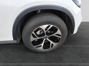 MERCEDES-BENZ GLC 300 e 4M DISTR  SITZKLIMA DIGILIGHT 360