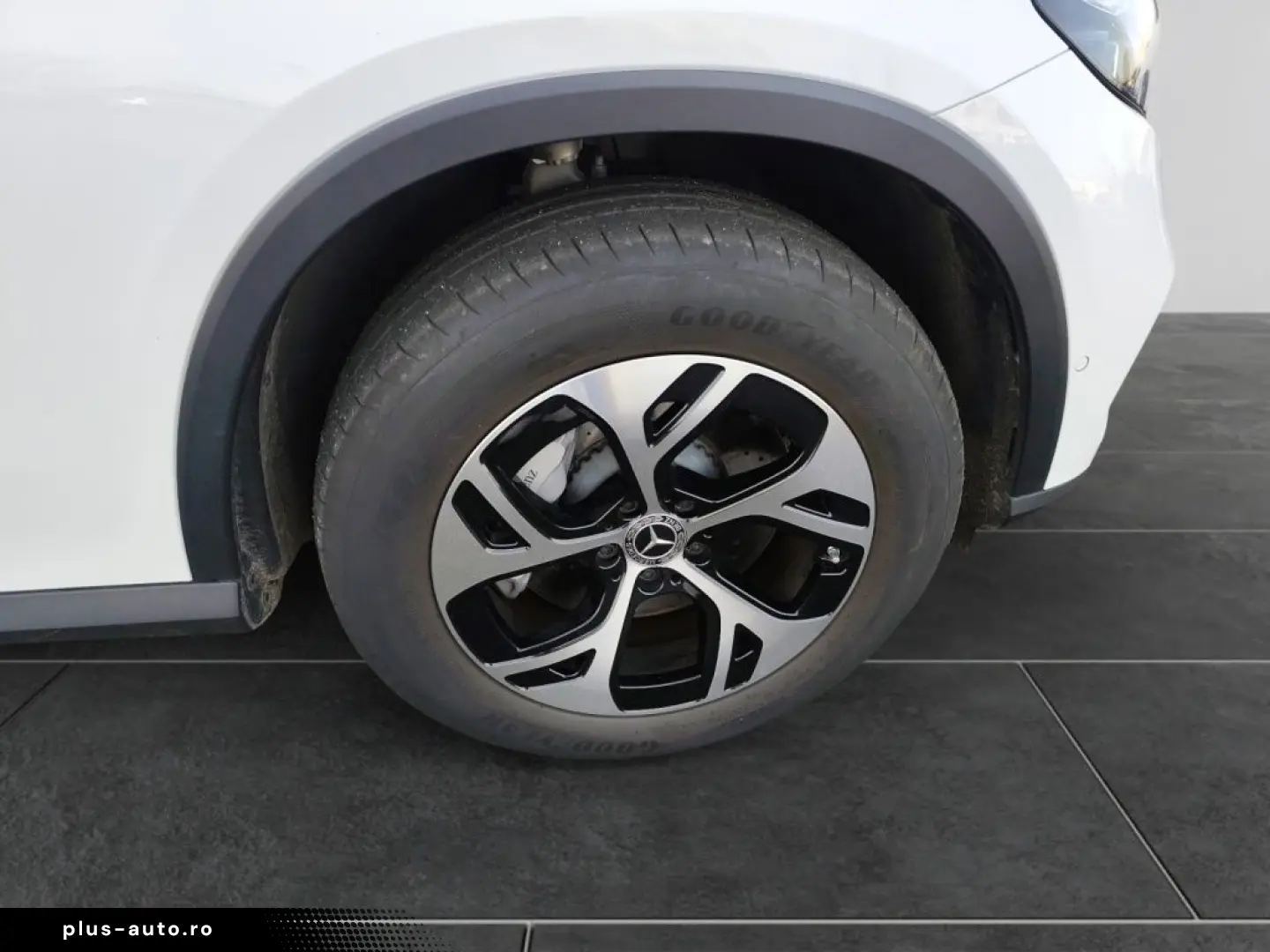 MERCEDES-BENZ GLC 300 e 4M DISTR  SITZKLIMA DIGILIGHT 360