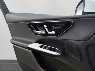 MERCEDES-BENZ GLC 300 e 4M DISTR  SITZKLIMA DIGILIGHT 360
