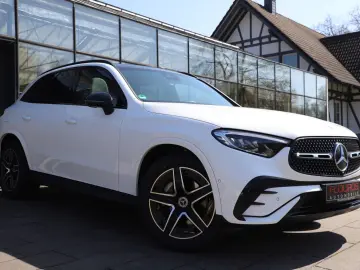 MERCEDES-BENZ GLC 220 d 4Matic AMG Burmester Panorama Kamera
