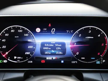 MERCEDES-BENZ GLC 220 d 4Matic AMG Burmester Panorama Kamera