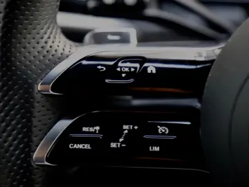 MERCEDES-BENZ GLC 220 d 4Matic AMG Burmester Panorama Kamera