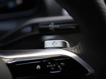 MERCEDES-BENZ GLC 220 d 4Matic AMG Burmester Panorama Kamera