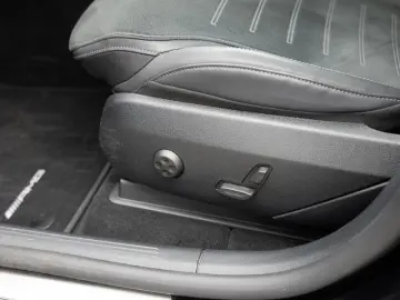 MERCEDES-BENZ GLC 300 e 4M AMG-Sport DIGITAL 360 Pan&hellip;