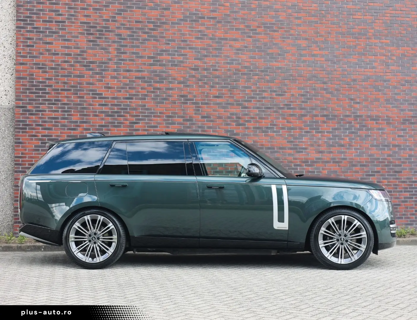LAND ROVER Range Rover P460e Autobiography LWB