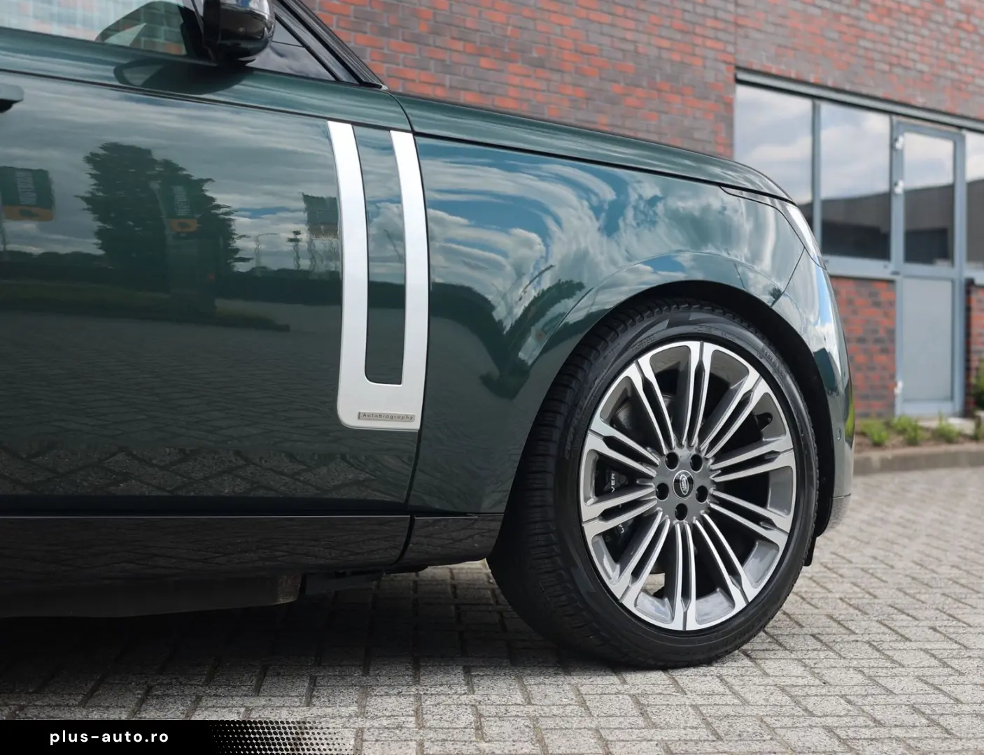 LAND ROVER Range Rover P460e Autobiography LWB