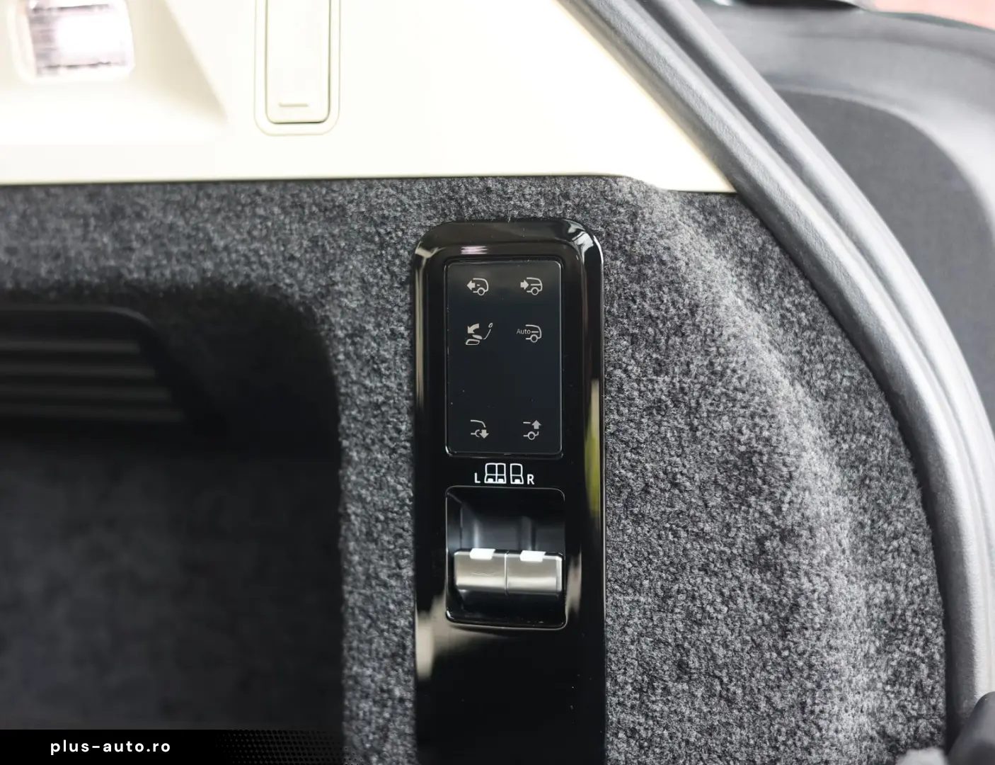 LAND ROVER Range Rover P460e Autobiography LWB