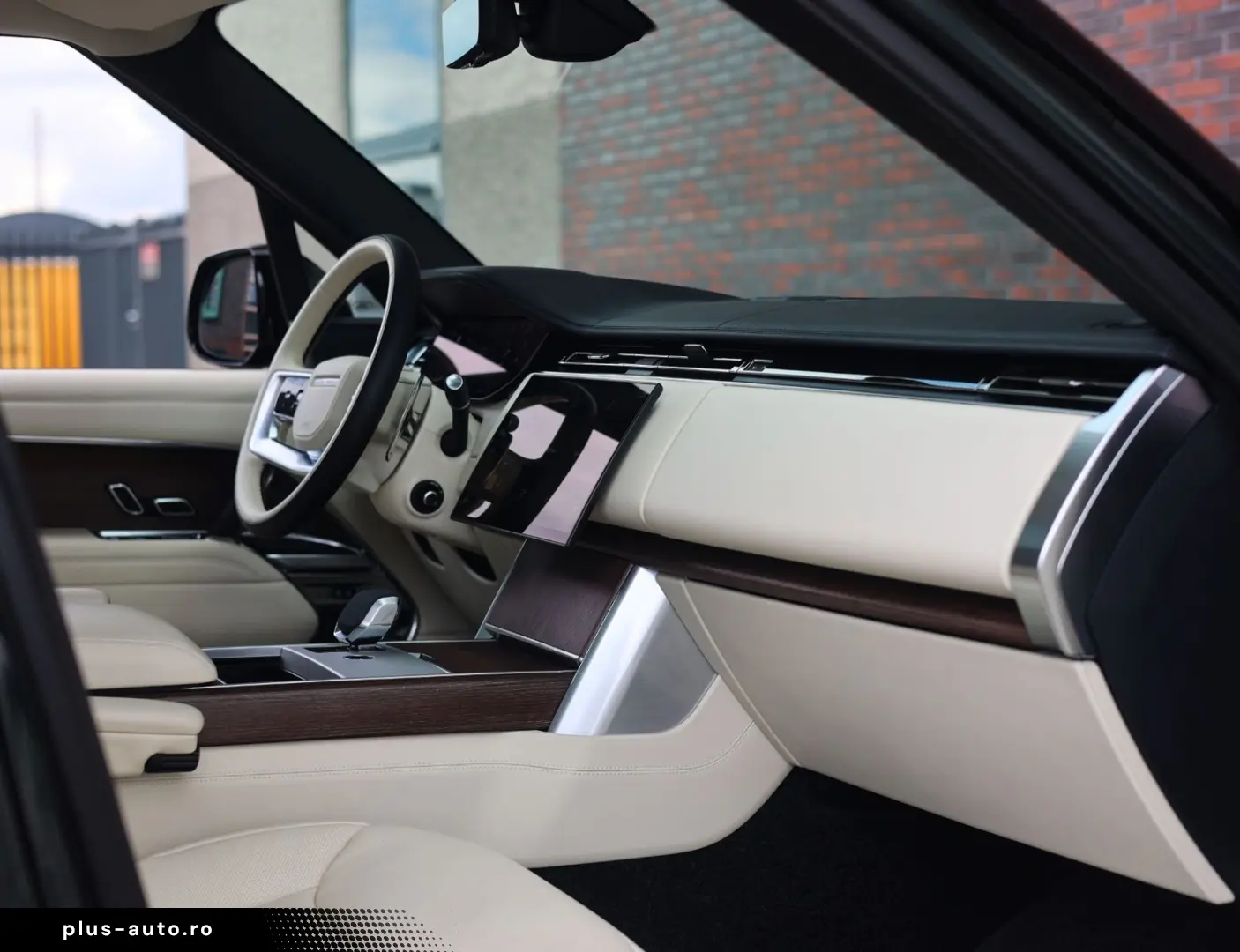LAND ROVER Range Rover P460e Autobiography LWB