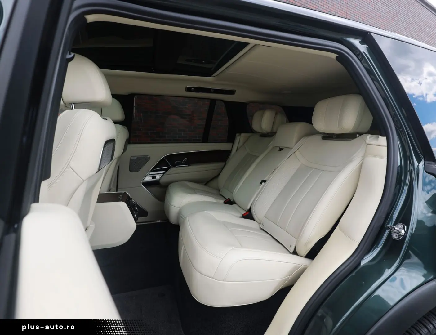 LAND ROVER Range Rover P460e Autobiography LWB