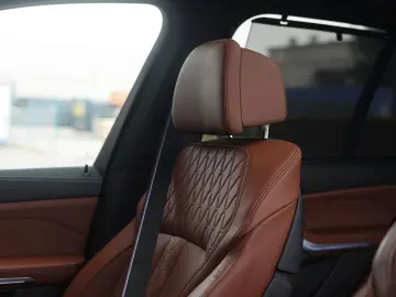 BMW X5 50e xDrive   Pano - HUD - Tartufo