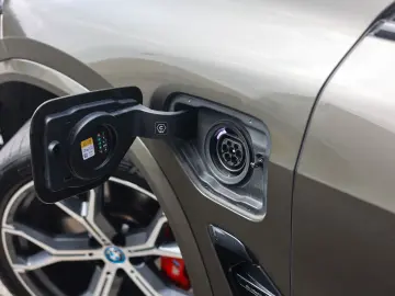 BMW X5 50e xDrive   Pano - HUD - Tartufo