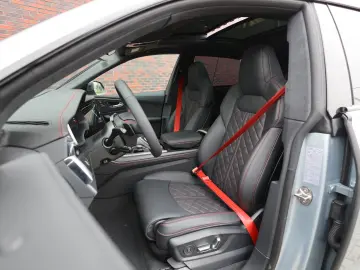 AUDI Q8 60 TFSIe Quattro   Pano - AHK - Voll!