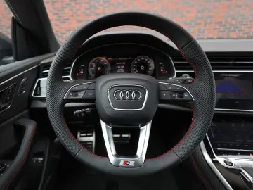 AUDI Q8 60 TFSIe Quattro   Pano - AHK - Voll!