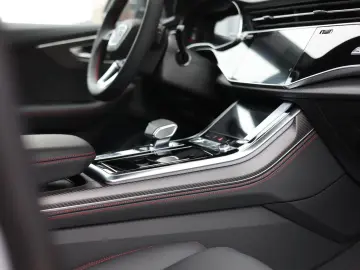 AUDI Q8 60 TFSIe Quattro   Pano - AHK - Voll!