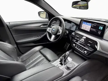 BMW 530e xDrive Aut.M SPORT Laser HUD Navi Shzg 360
