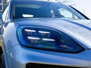 PORSCHE Cayenne AHK InnoDrive BOSE SurroundView Panorama