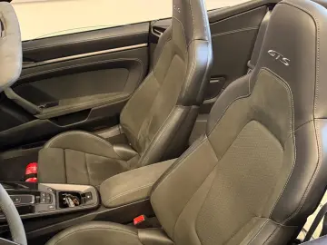 PORSCHE 911 Carrera GTS T-Hybrid Cabriolet