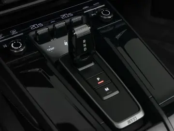 PORSCHE 911 Carrera 4 GTS Cabrio  PTS