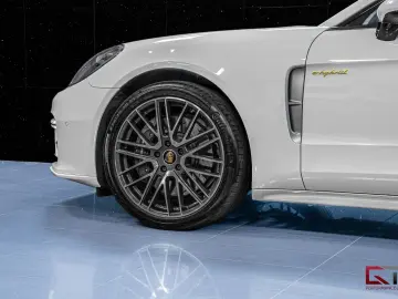 PORSCHE Panamera 4 E-Hyb PLATINUM Sp-Design Crayon Pano