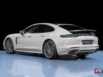 PORSCHE Panamera 4 E-Hyb PLATINUM Sp-Design Crayon Pano