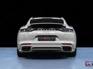PORSCHE Panamera 4 E-Hyb PLATINUM Sp-Design Crayon Pano