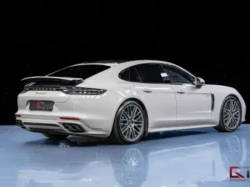 PORSCHE Panamera 4 E-Hyb PLATINUM Sp-Design Crayon Pano