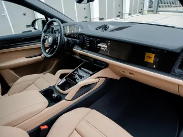 Porsche Cayenne Coupe   MY26   Cashmere