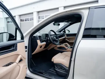 Porsche Cayenne Coupe   MY26   Cashmere