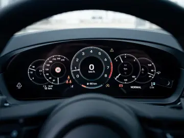 Porsche Cayenne Coupe   MY26   Cashmere